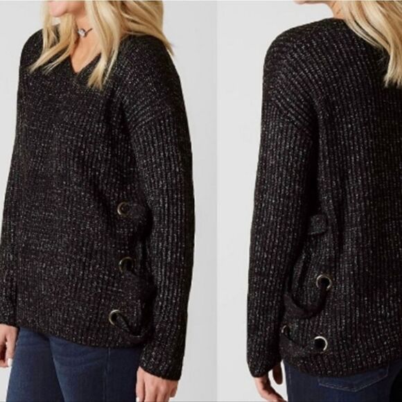 Doe & Rae Women's Black Marled V-neck Long Sleeve Sweater - Picture 3 of 14